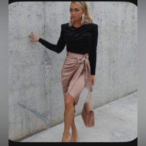 Vici Estella velvet padded shoulder top